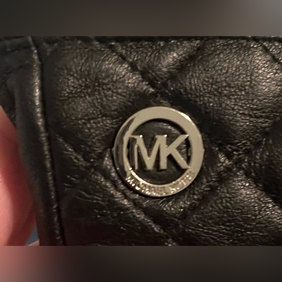 Michael Kors Quilted Black Leather Gloves with MK Logo - Picture 2 of 5